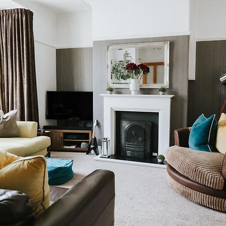 Female Guests Cosy Room Preston City Centre Exterior photo